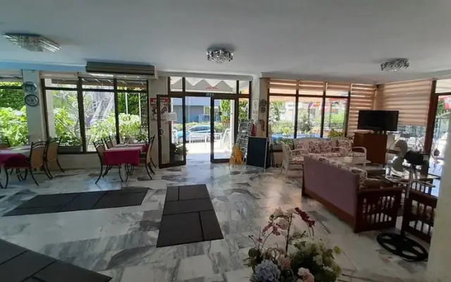 H Hotels