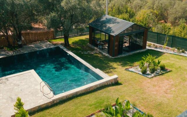 Casa AYAZ - Unique Design Villa in Vineyards and Olive Groves