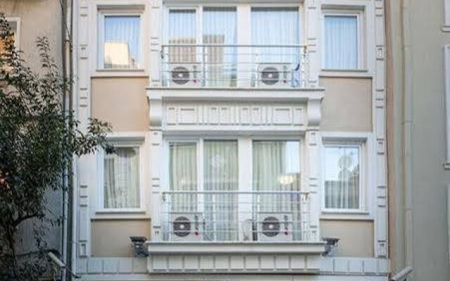 RoyalStar Taksim Family Suites