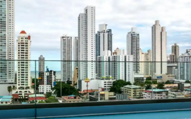 Apartamento Vacacional con Piscina en Panamá