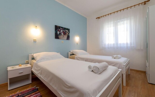 Stunning Apartment in Rovanjska With 3 Bedrooms and Wifi