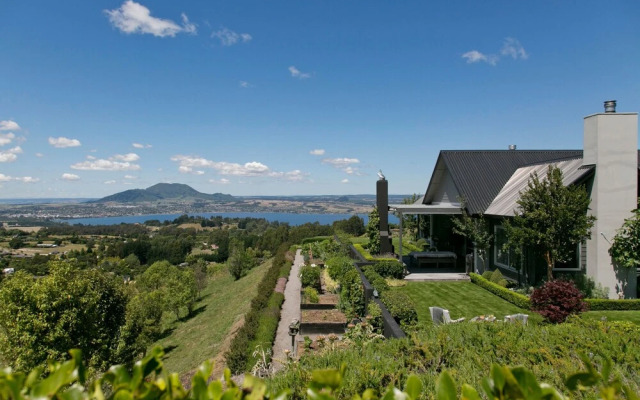 The Lakeview House Apartment