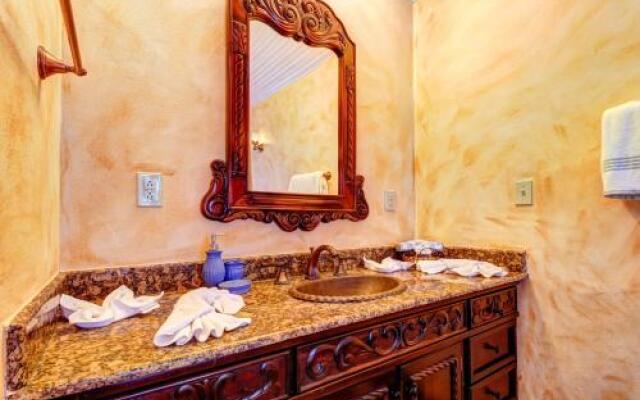 Toucan Suite @ Mahogany Hall