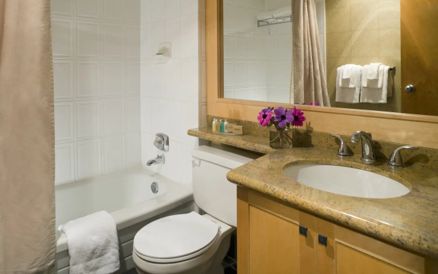 Whistler Village Inn And Suites