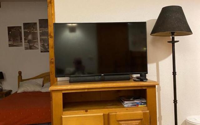 Skis Aux Pieds Station 1800 Dame Blanche