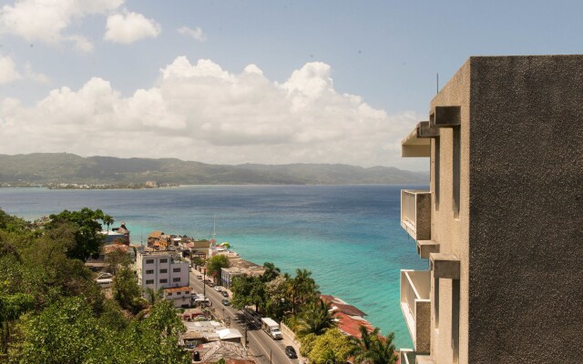 Sky Box Beach Suite at Montego Bay Club