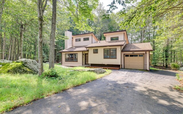 Tobyhanna Retreat w/ Deck, Pool + Lake Access!