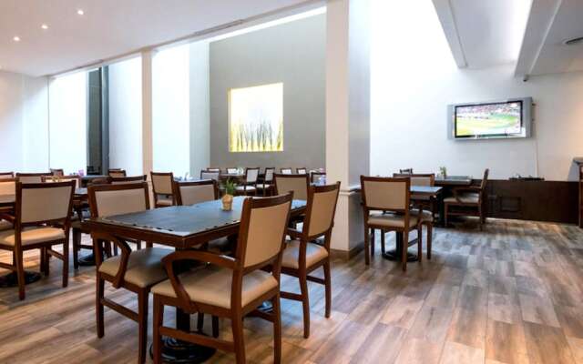 Urquiza Apart Hotel & Suites