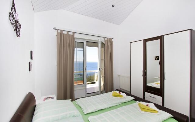 Luxury apt w Pool, 3 Balconies, Terrace & sea View