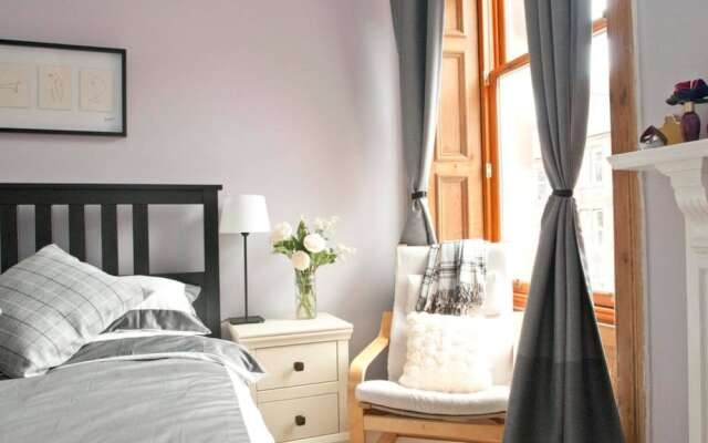 3 Bedroom Home In Bonnie Bruntsfield