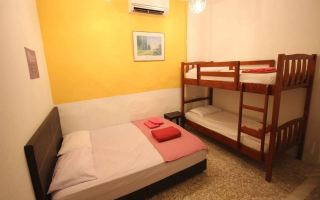 Cocoa Mews Cafe & Homestay - Hostel