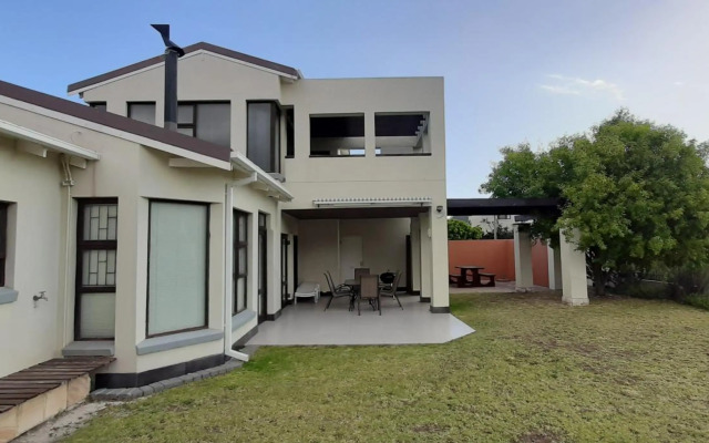 Hadingham Russell Holiday House