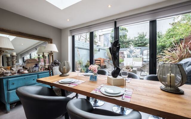 Contemporary Burntwood Grange Demeure - TFR