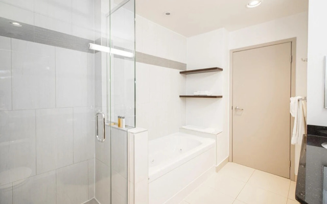 Luxurious 1bdrm Apartment With Parking and Wi-fi