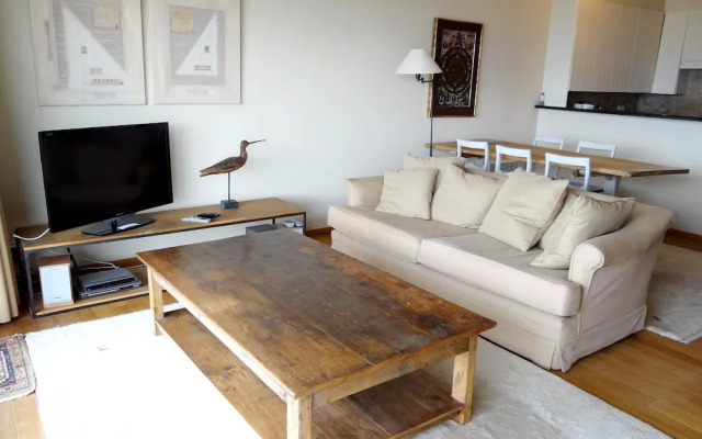 Seaside Comfort With Parking