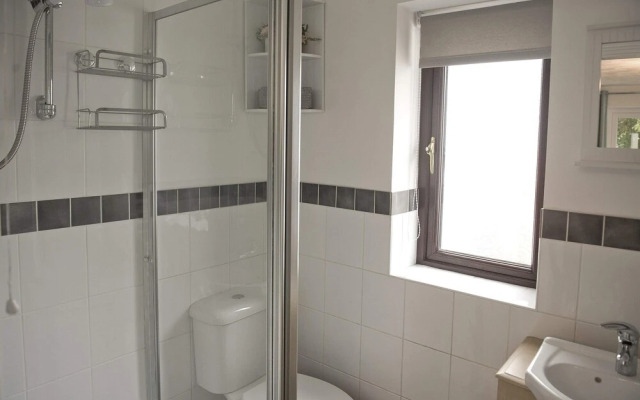 Lovely Mountain View Apartment - Short Drive to Beaches