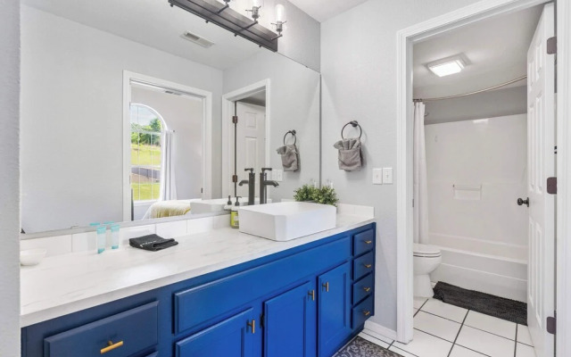 The Lazy Loft Stay for 4!