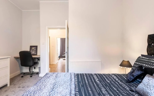 Stunning Newly Furnished Ground Floor Apartment