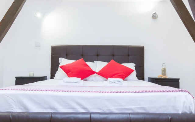 Penthouse Duplex in Alfama with Ac