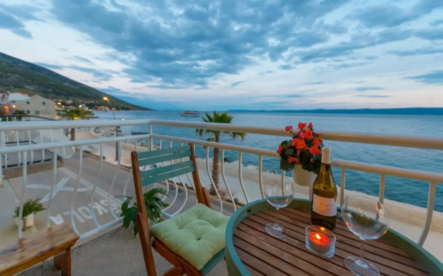 Top Location! Beach & Center Apt 4