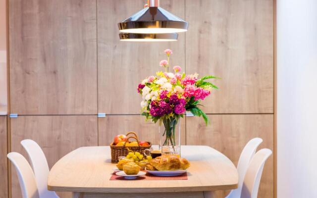 Amazing City Center 2 bdr flat!