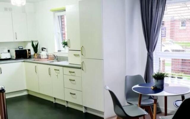 Stylish 2 bedroom Apartment / FREE Gated Parking
