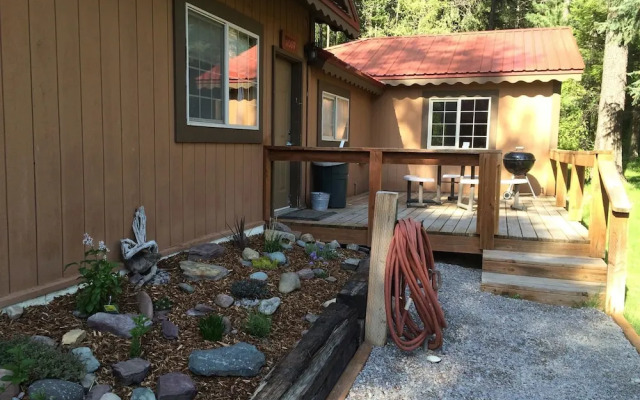 Historic Tamarack Lodge and Cabins