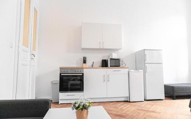 Classy 2BR Apt. w/ Exclusive Location near AKH