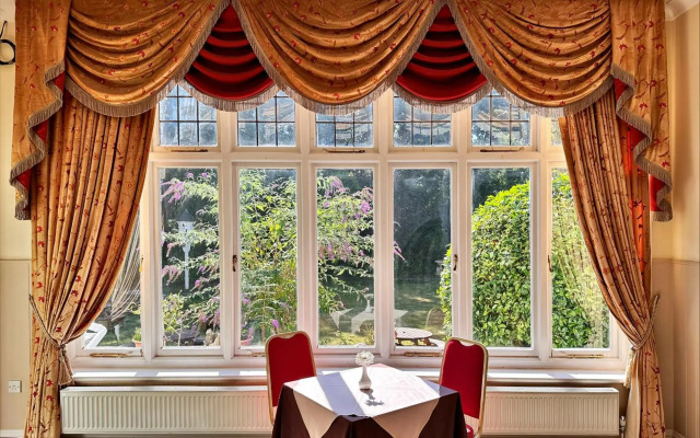 The Grove Hotel