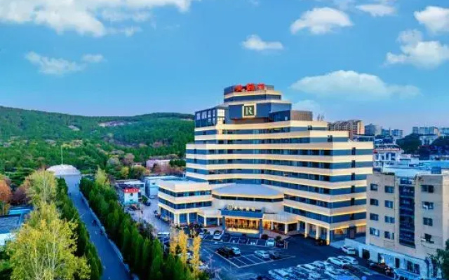 Jinan Huanghe Hotel（Hero Mountain Road）