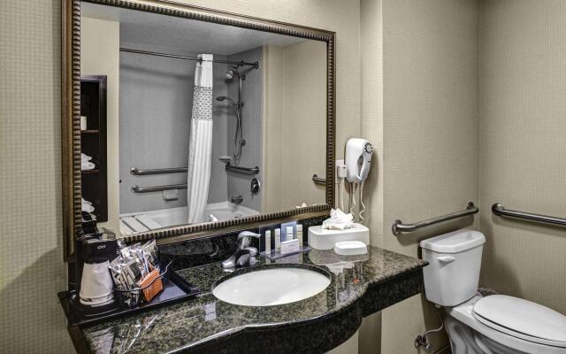 Hampton Inn & Suites Bakersfield/Hwy 58, CA