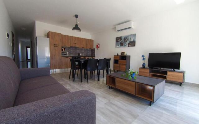 F9-1 Double room with private bathroom in shared Flat