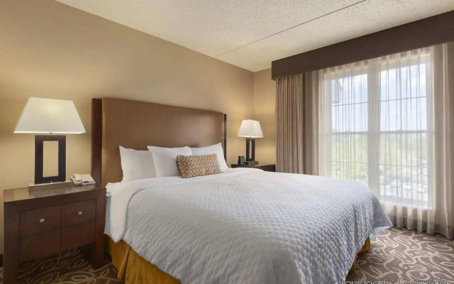 Embassy Suites by Hilton Pittsburgh International Airport 