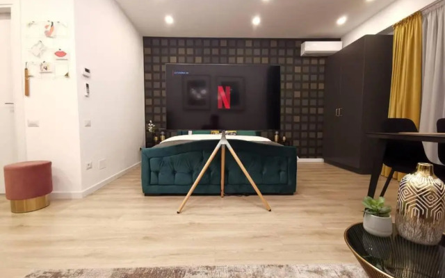 Glamour Dristor brand new Studio