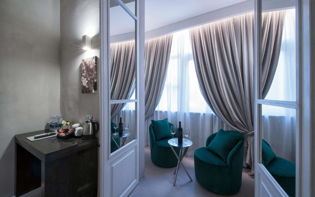 Terrace Pantheon Relais