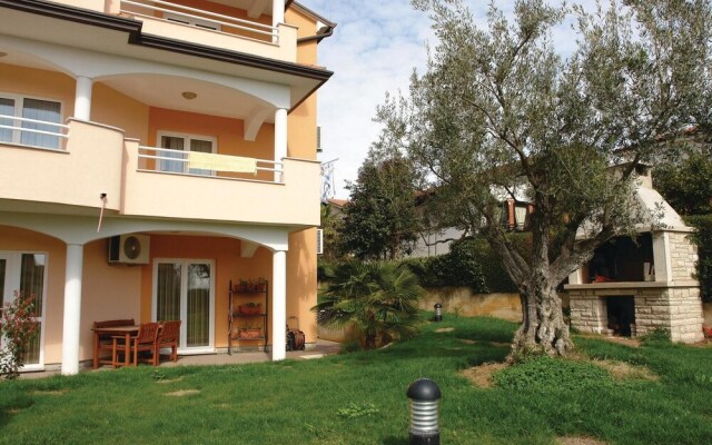 Awesome Apartment in Novigrad With 2 Bedrooms, Internet and Outdoor Swimming Pool