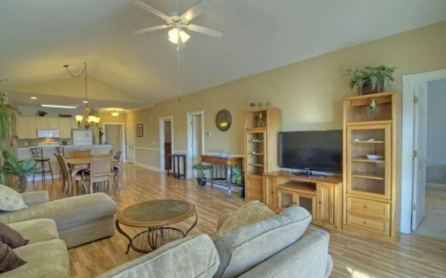 Magnolia Pointe Three-bedroom Apartment 404-4861