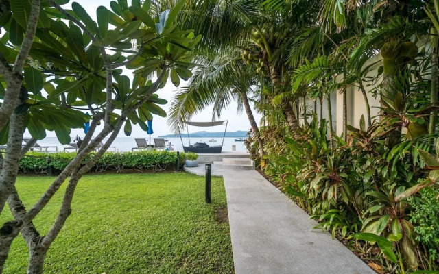 Beachfront Apartment - Walk in the Sand