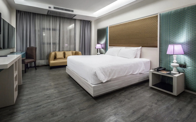 Alvarez Hotel