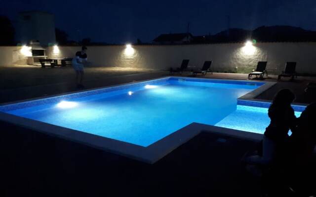 Exotic Mobile Home in Drage With Swimming Pool