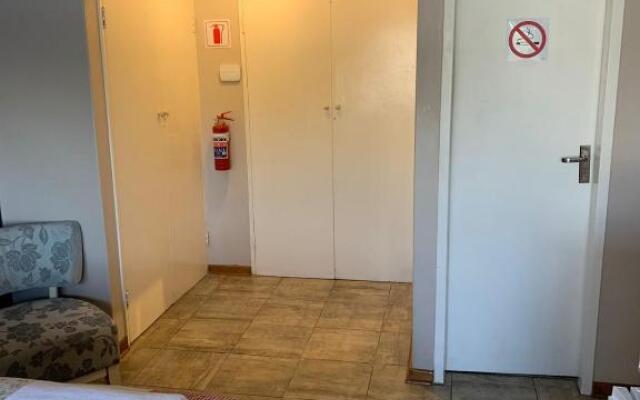 28 at Van Den Bos International Guesthouse