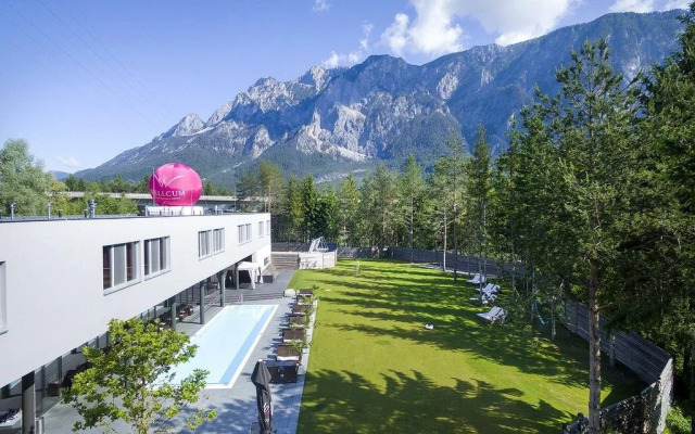 TheHotel (Adults only)