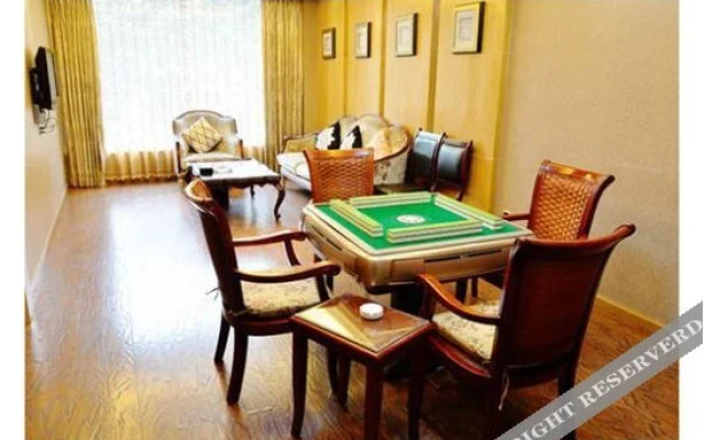 Waitan Holiday Hotel