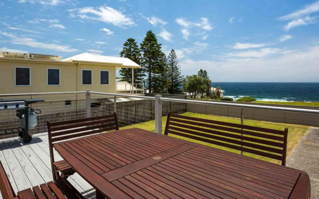 PENINSULA 180 Gerroa 4pm check out Sundays