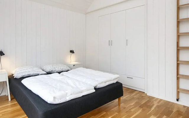 8 Person Holiday Home in Grenaa