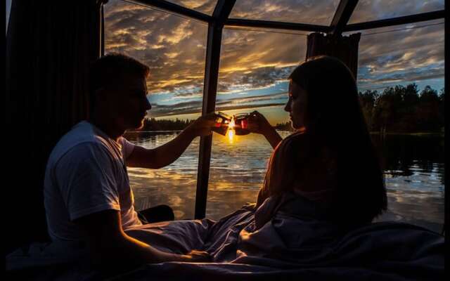 Room in Lodge - Peace & Quiet Hotel Floating Glass Room for 2 Guests Experience Northern Lights