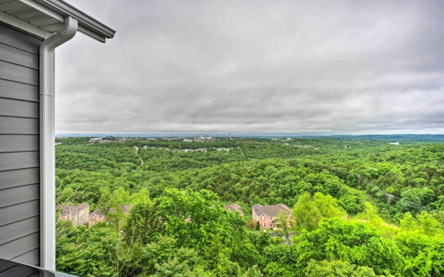 4 Mi to Silver Dollar City: Chic Branson Retreat!