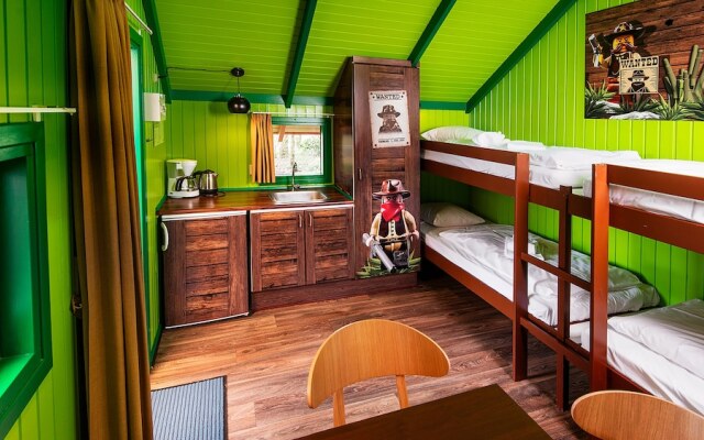 LEGOLAND Wilderness Barrels & Cabins