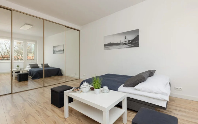 Bright Studio With Balcony by Renters