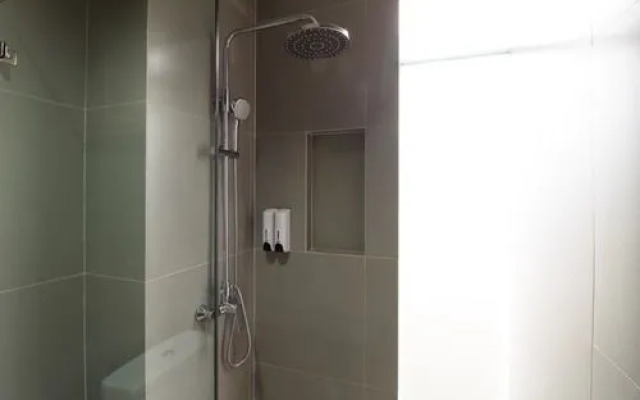 RedDoorz Plus @ Permata Karawaci